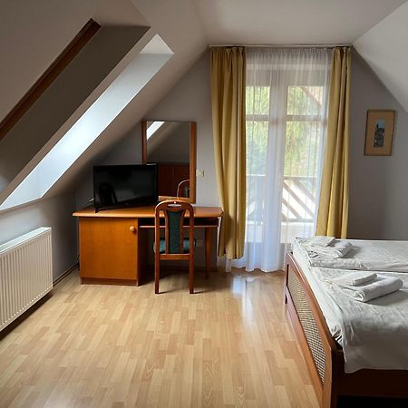 Aranykert Vendeghaz Hotell Eger Exteriör bild