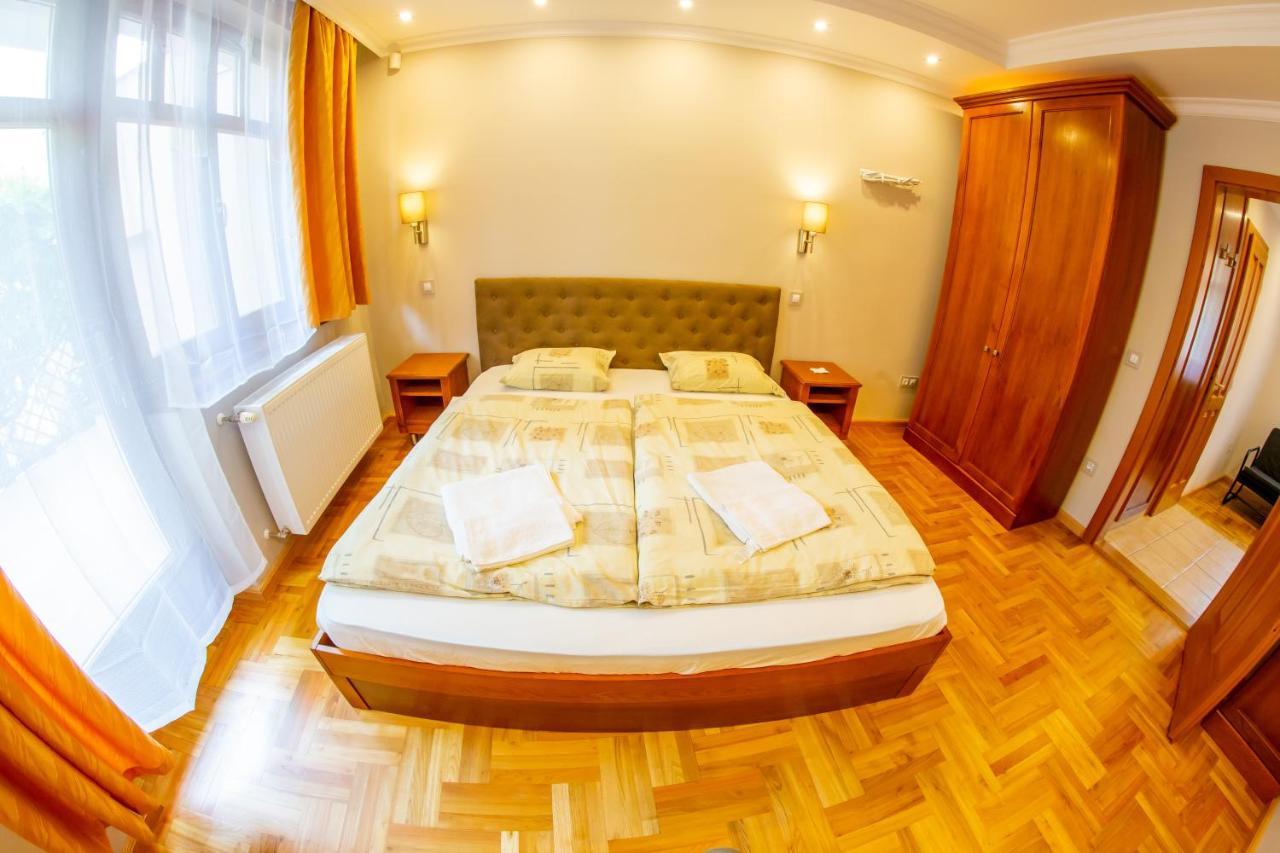 Aranykert Vendeghaz Hotell Eger Exteriör bild