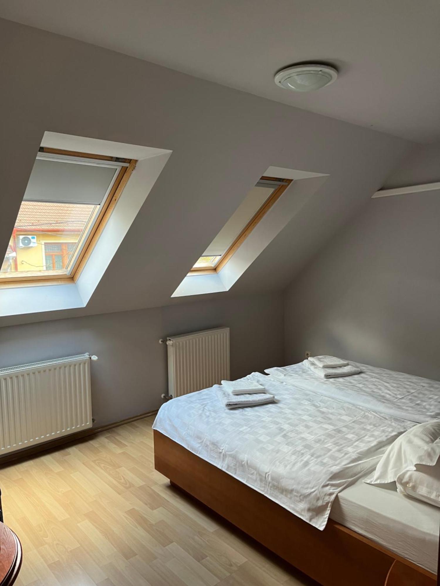 Aranykert Vendeghaz Hotell Eger Exteriör bild