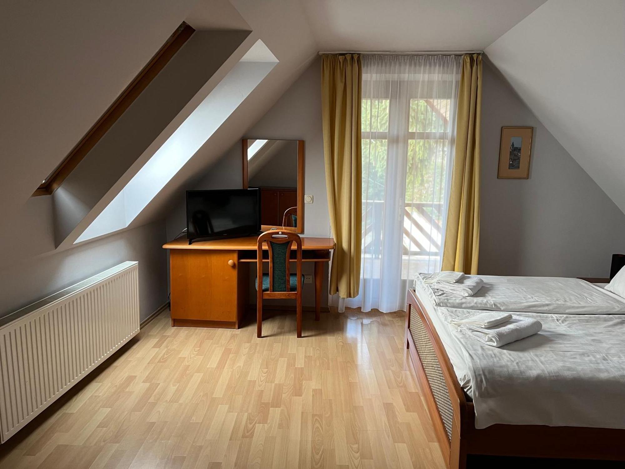 Aranykert Vendeghaz Hotell Eger Exteriör bild