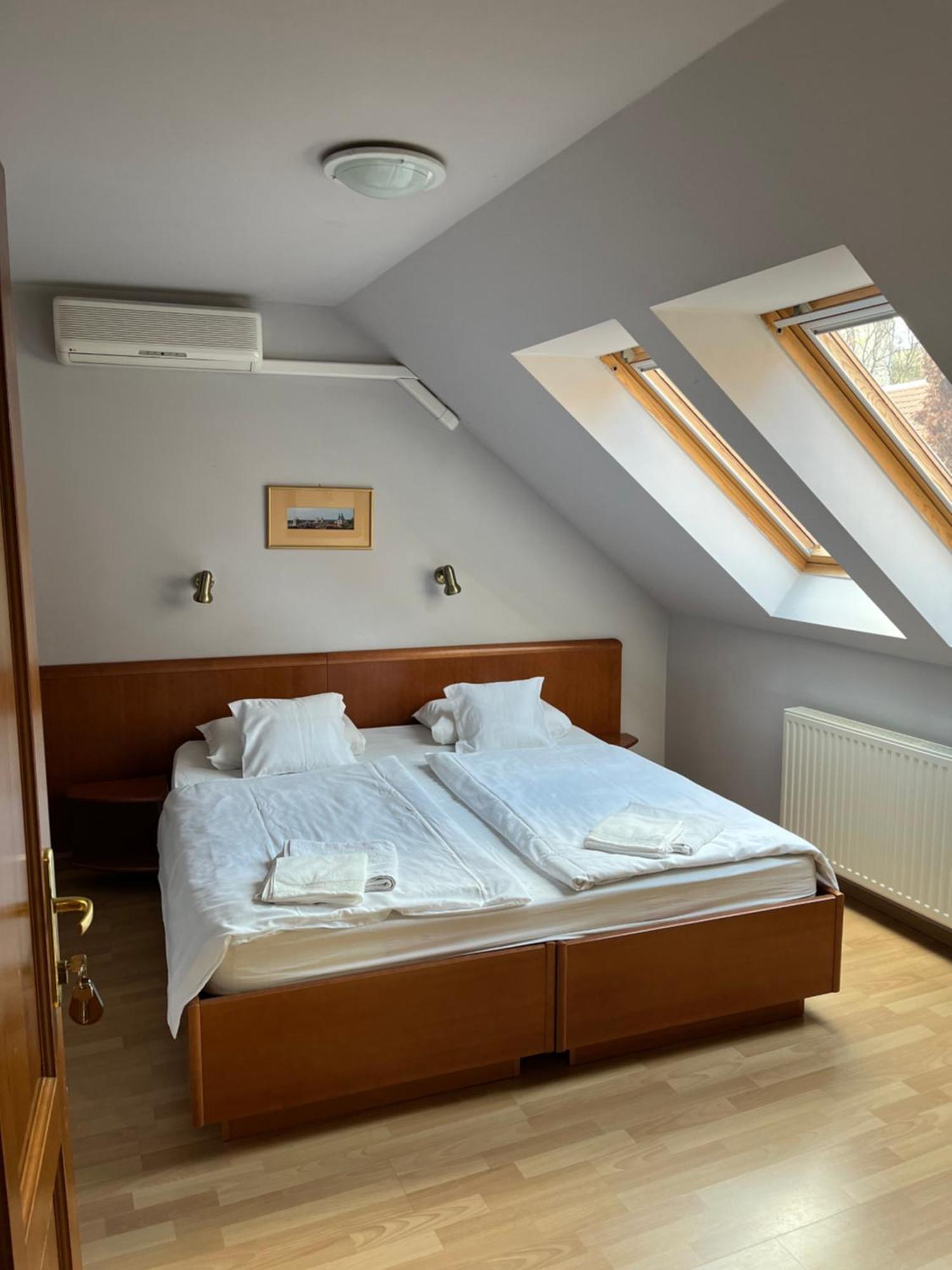 Aranykert Vendeghaz Hotell Eger Exteriör bild